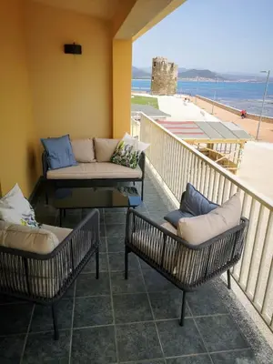 Balcone o terrazza di casa con terrazza fronte mare