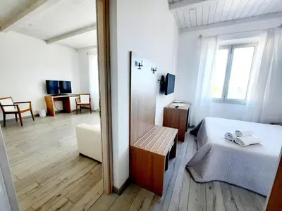 TV o dispositivi per l'intrattenimento presso La Promenade Rooms & Suites
