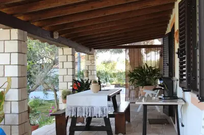 Giardino di Villa di campagna vicino al mare