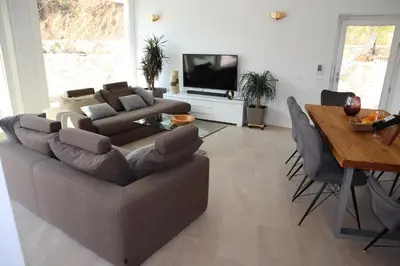 TV o dispositivi per l'intrattenimento presso neues Haus mit beheiztem Pool