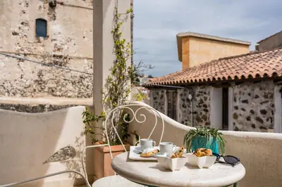 Planimetria di Domo Mea Terra e Domo Mea Chelu - Comfort nel centro storico di Orosei