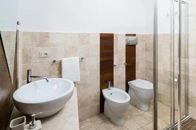 Bagno di Domo Mea Terra e Domo Mea Chelu - Comfort nel centro storico di Orosei