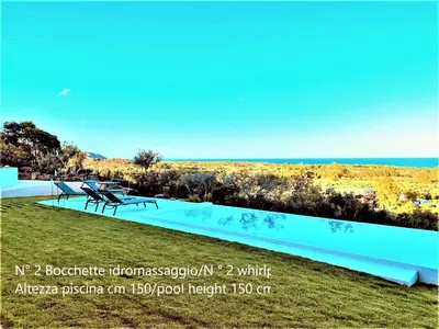 Paesaggio naturale nelle vicinanze della villa
