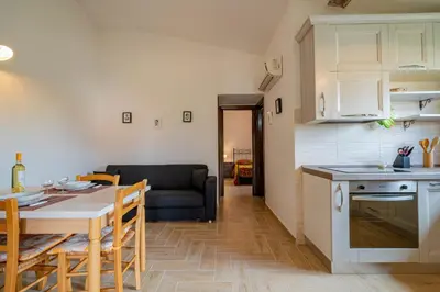 Cucina o angolo cottura di Appartamento Trilocale Le Canne 4 posti letto con giardino e posto auto privato