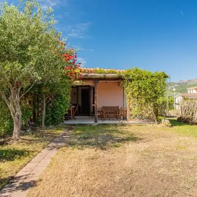 Appartamento Trilocale Le Canne 4 posti letto con giardino e posto auto privato