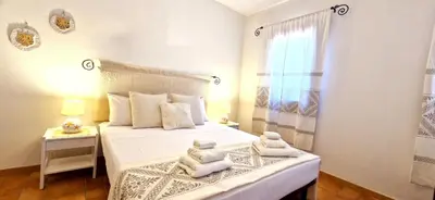 Letto o letti in una camera di Capo Figari 8, Appartamento spazioso nel centro di Golfo Aranci con terrazza, Wi-Fi, parcheggio gratuito