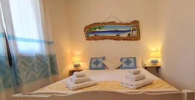 Letto o letti in una camera di Capo Figari 8, Appartamento spazioso nel centro di Golfo Aranci con terrazza, Wi-Fi, parcheggio gratuito