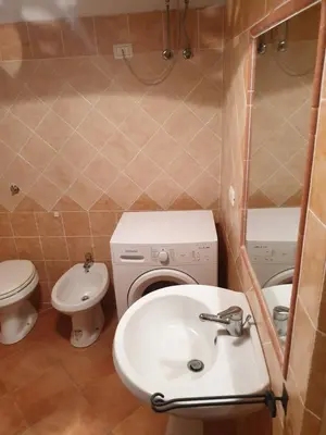 Bagno di Capo Figari 8, Appartamento spazioso nel centro di Golfo Aranci con terrazza, Wi-Fi, parcheggio gratuito