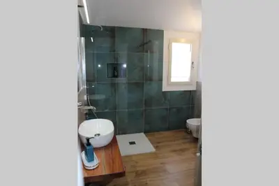 Bagno di EFFE Apartment Golfo Aranci: Sole, Mare e Relax