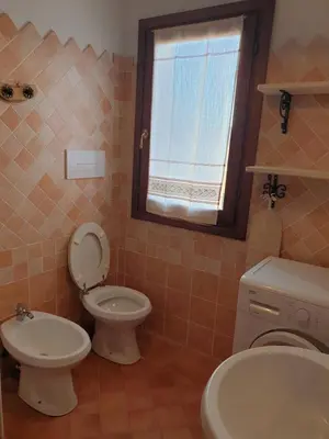 Bagno di Capo Figari 13, Appartamento spazioso nel centro di Golfo Aranci con terrazza vista mare, Wi-Fi, parcheggio gratuito