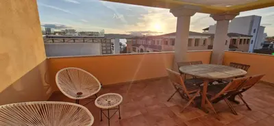 Balcone o terrazza di Capo Figari 13, Appartamento spazioso nel centro di Golfo Aranci con terrazza vista mare, Wi-Fi, parcheggio gratuito