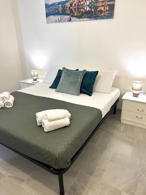 Letto o letti in una camera di Garden House - B&B near Bus Stop to Beaches & Airport