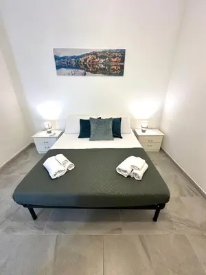 Letto o letti in una camera di Garden House - B&B near Bus Stop to Beaches & Airport