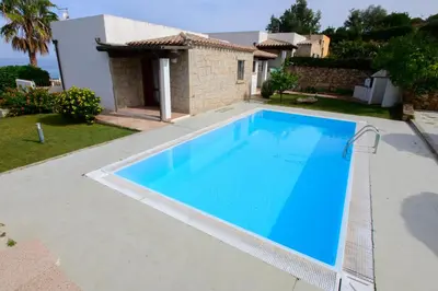 Piscina di Villa Isuledda Lux o nelle vicinanze