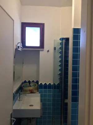 Bagno di Villa Vera trifamigliare con ingresso diretto 20 mt al mare clima wi-fi bbq