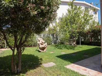 Giardino di Villetta spiaggia a piedi BudoniAffitti