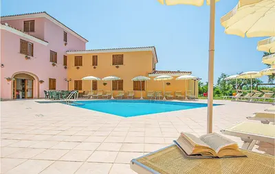 Piscina di Mono 2 o nelle vicinanze