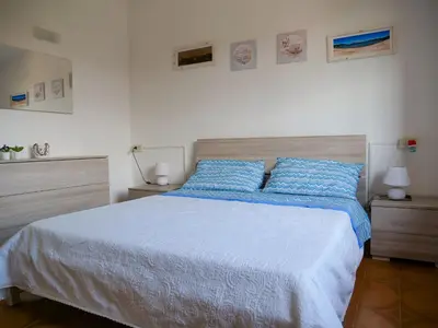 Letto o letti in una camera di grandi famiglie o comitive 150 mt spiaggia budoni affitti