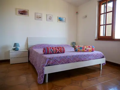 Letto o letti in una camera di grandi famiglie o comitive 150 mt spiaggia budoni affitti