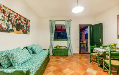 Area soggiorno di Awesome Apartment In Orosei With Wifi