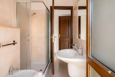 Bagno di Dimoras 3BR City Center Balcony & Parking SF