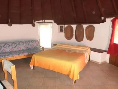 Letto o letti in una camera di Pinnettu sardo tipica abitazione sarda in ecosistema insetti e animaletti simpatici in condivisione bagno esterno a 10metri Leggere attentamente Prima di prenotare