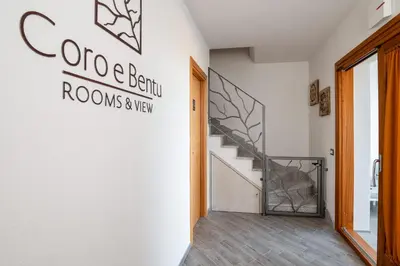 Certificato, attestato, insegna o altro documento esposto da Coro e Bentu Rooms & View