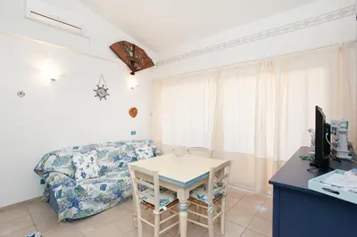 Area soggiorno di Porto Coda Cavallo Beach House a 300 mt dal mare, con terrazza panoramica