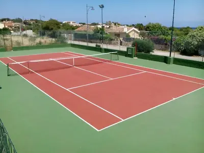 Attività di tennis o squash presso l'hotel o nelle vicinanze