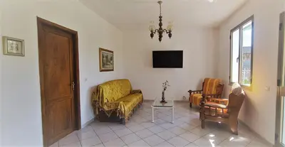 TV o dispositivi per l'intrattenimento presso Cosy home with private parking by the sea