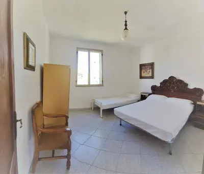 Letto o letti in una camera di Cosy home with private parking by the sea
