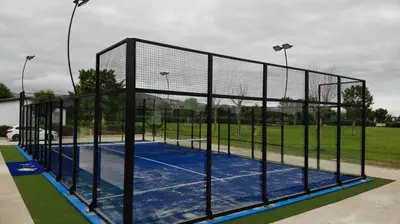 Attività di tennis o squash presso l'hotel o nelle vicinanze