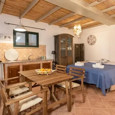 Cala Liberotto-Raffinata taverna con camino