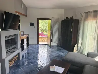 TV o dispositivi per l'intrattenimento presso Villa Panoramica Porto Istana