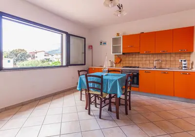 Cucina o angolo cottura di Comodità di una recente costruzione con posto auto