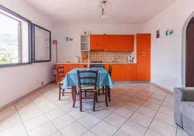 Cucina o angolo cottura di Comodità di una recente costruzione con posto auto