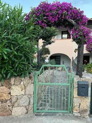 Giardino di Casa Souad, a cheerful and charming beach view 2 bedroom house and free parking