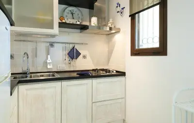 Cucina o angolo cottura di Cozy Apartment In Porto San Paolo