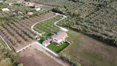 Paesaggio naturale nelle vicinanze della villa