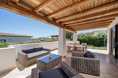 Area soggiorno di Seafront Villa - 5min to BRANDINCHI I Exclusive Garden I Private Beach I BBQ I Wi-Fi