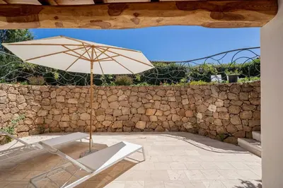 Patio o area all'aperto di Seafront Villa - 5min to BRANDINCHI I Exclusive Garden I Private Beach I BBQ I Wi-Fi