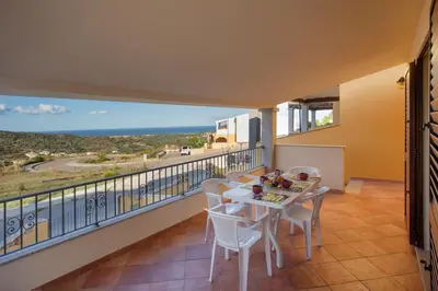 Balcone o terrazza di Villetta con Piscina - BUDONI