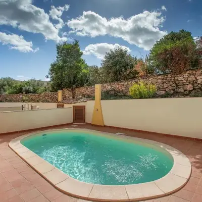 Villetta con Piscina - BUDONI