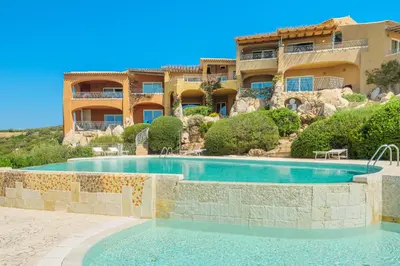 Piscina di Appartamento Smeralda - SHERDENIA Luxury Apartments o nelle vicinanze