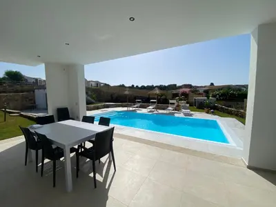 Piscina di Villa Lorisa o nelle vicinanze