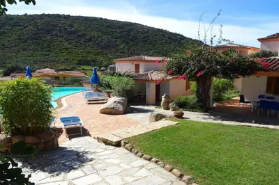 Piscina di Bouganvillage Bilo With Shared Pool o nelle vicinanze