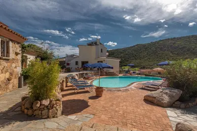 Piscina di Bouganvillage Bilo With Shared Pool o nelle vicinanze
