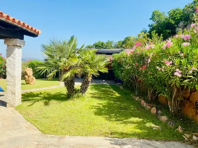 Giardino di Villetta con giardino a due passi dal Mare - 6 posti letto - Porto Taverna