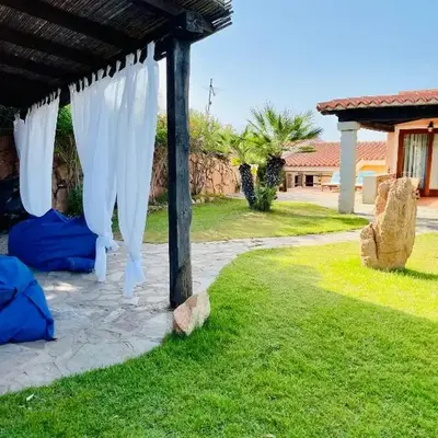 Villetta con giardino a due passi dal Mare - 6 posti letto - Porto Taverna