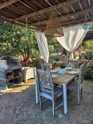 Area soggiorno di Su Frassu casa in campagna tra relax, vino e natura